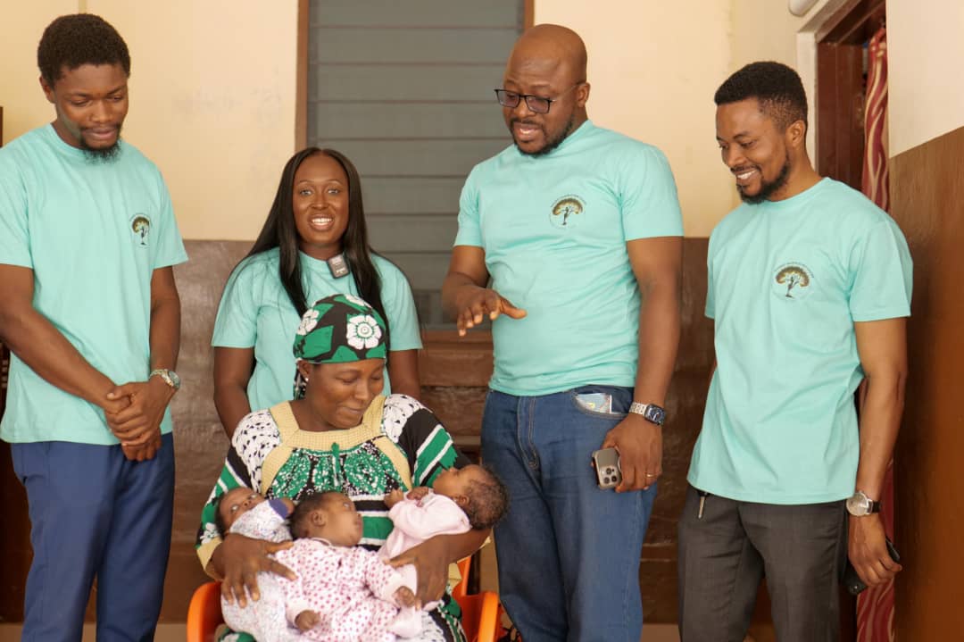 Une mère de triplés reçoit un colis des cofondateurs de Kharis Haven Is HER Haven Ngo