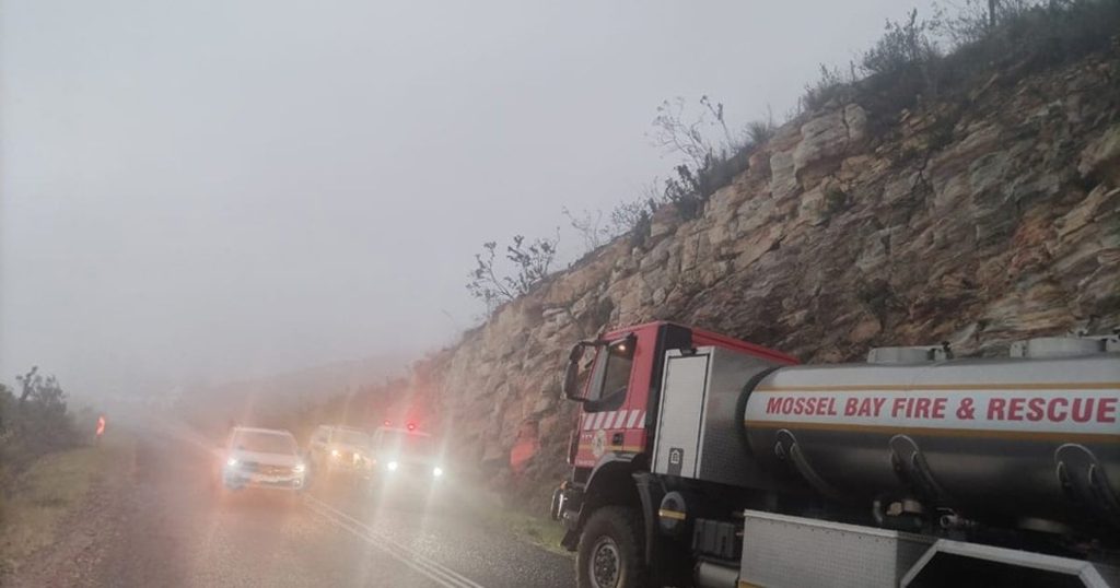 Incendie provoqué par la foudre détecté sur le col Robinson de Mossel Bay