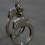 La police du CT arrête trois suspects lors d'incidents distincts pour possession d'armes, de munitions et de drogues illégales
