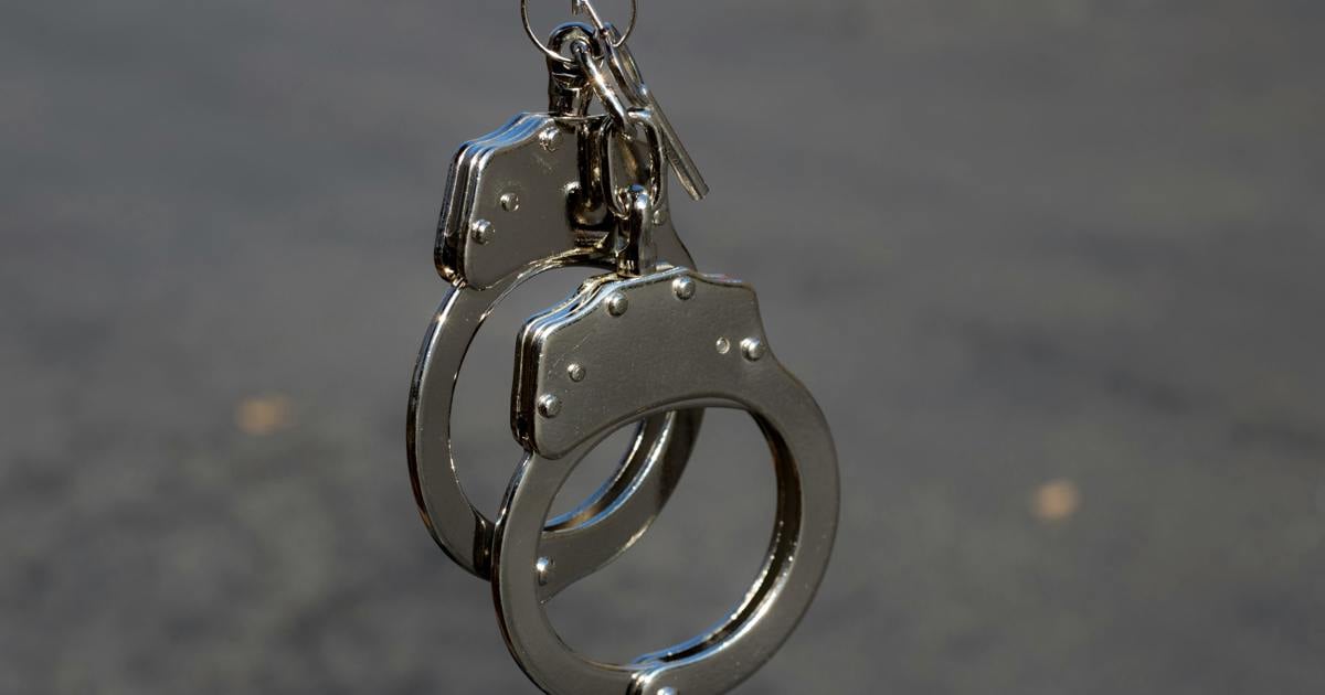 La police du CT arrête trois suspects lors d'incidents distincts pour possession d'armes, de munitions et de drogues illégales