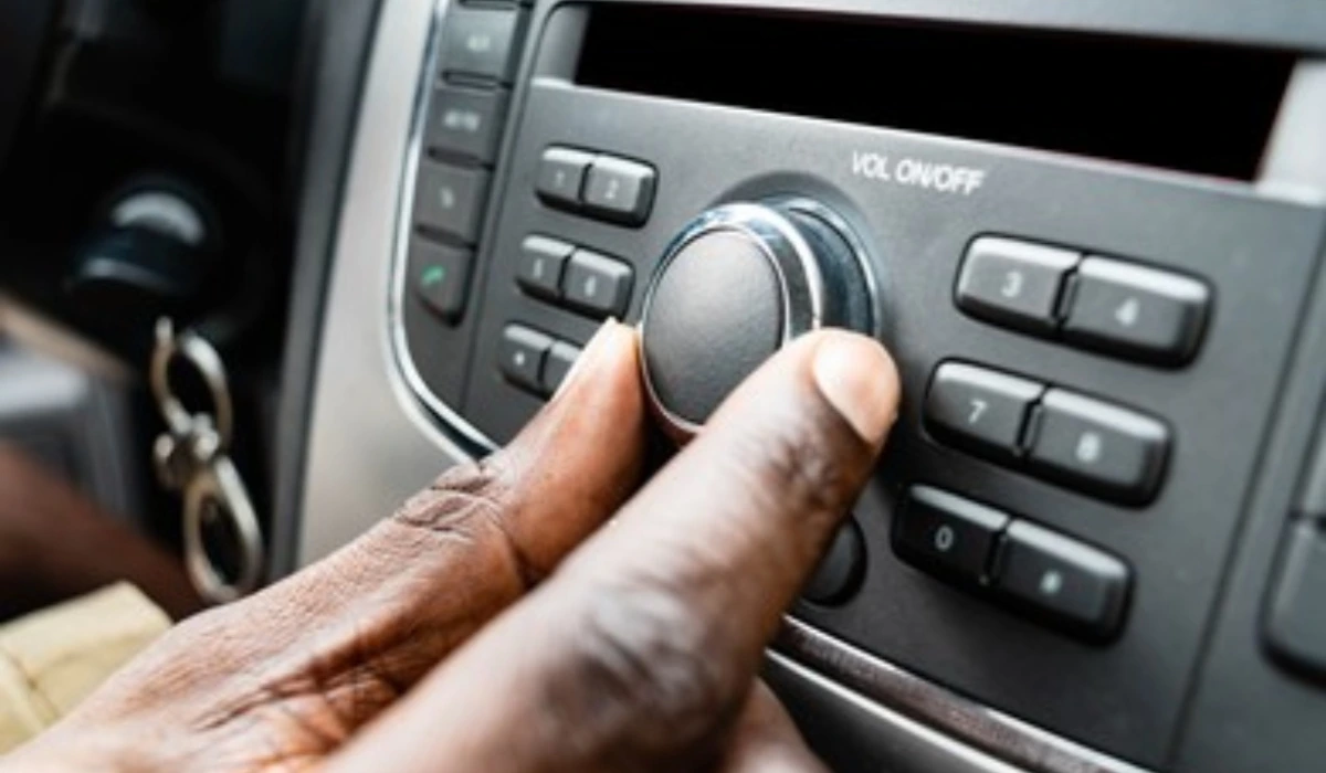 Zimbabweans infuriated by proposal to not insure, licence vehicles without radio licences: says it targets motorists