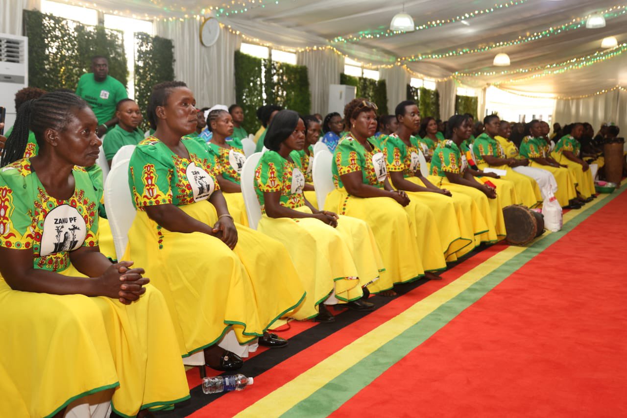 Mnangagwa pampers ‘neglected’ Mbare Chimurenga choirs