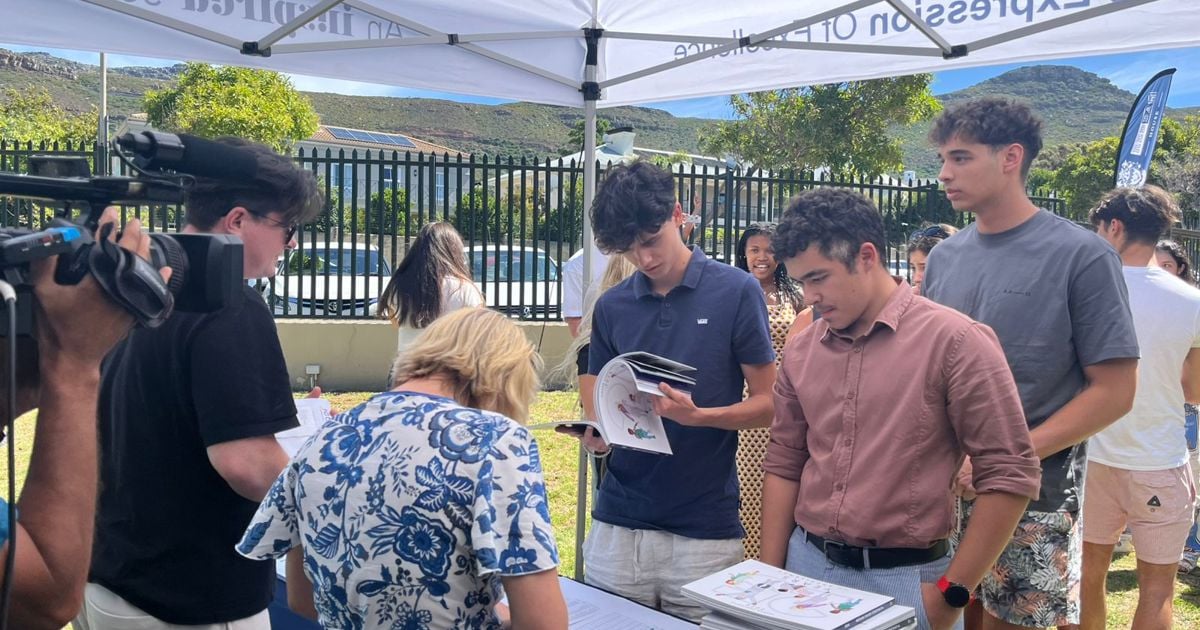 La promotion 2024 de Reddam House Constantia célèbre les résultats des examens