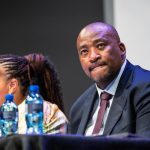 Lors des funérailles de Doc Shebeleza, McKenzie affirme que le gouvernement continue de « laisser tomber » les artistes locaux