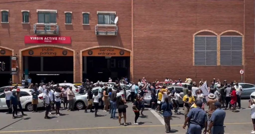 Tshwane a du mal à aborder le backlog du permis de courrier électronique, MMC dit aux conducteurs de protestation