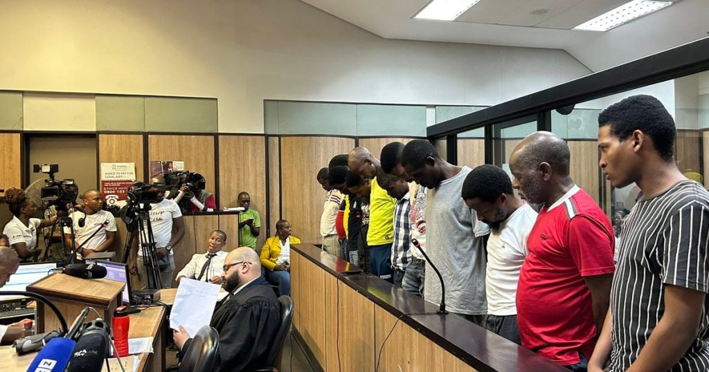 12 hommes accusés d'avoir tué 5 personnes à Inanda au tribunal pour caution