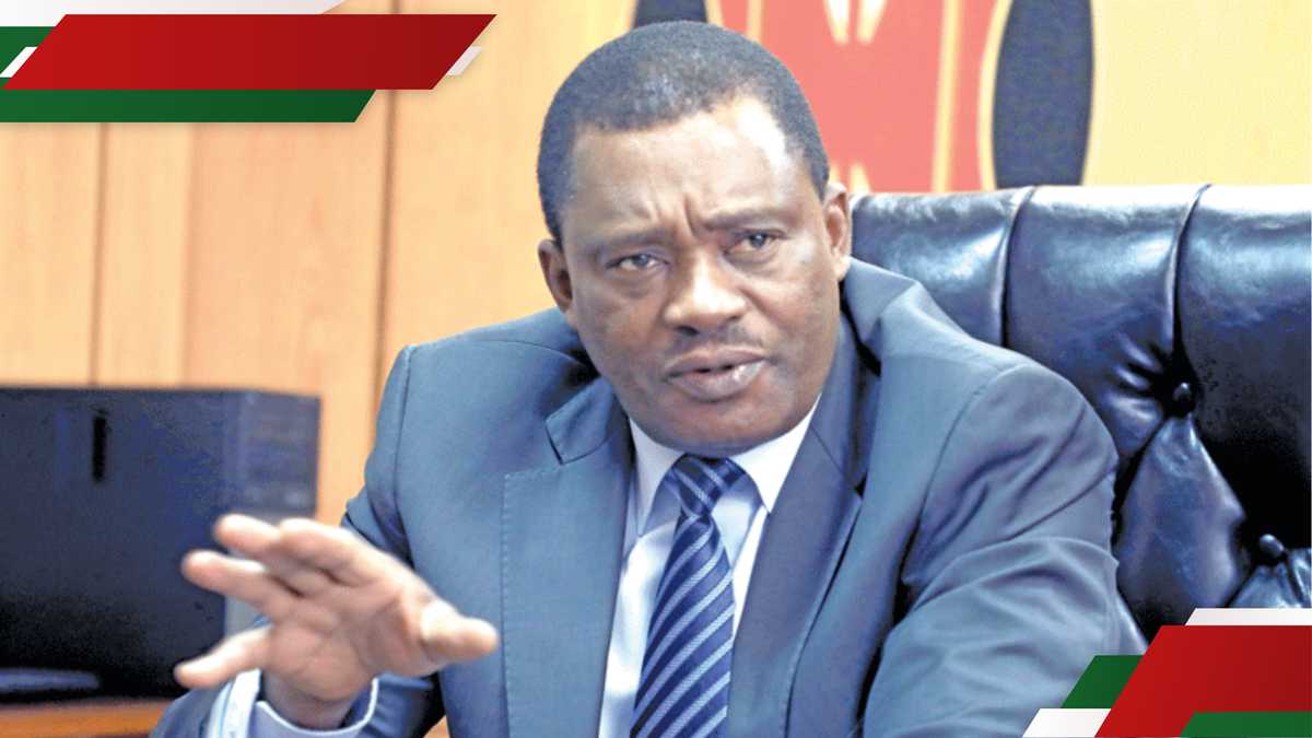 Justin Muturi arrive au Nairobi Funeral Home pour voir les corps des hommes de Mlolongo retrouvés morts