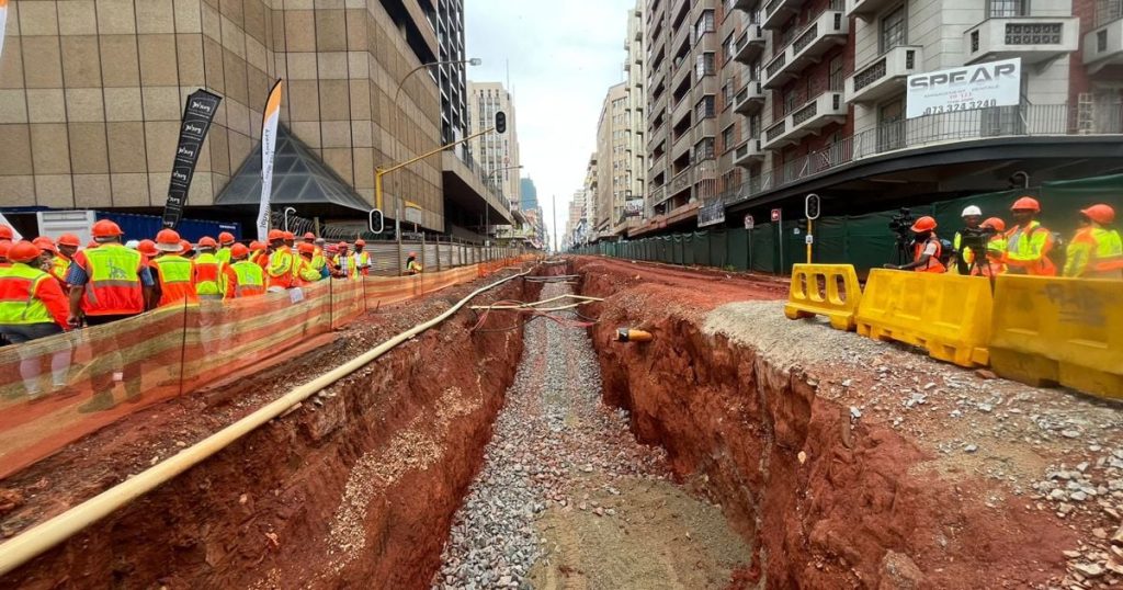 Seulement 15% des travaux pour restaurer la rue Bree achevé après l'explosion de gaz en 2023, explique Morero