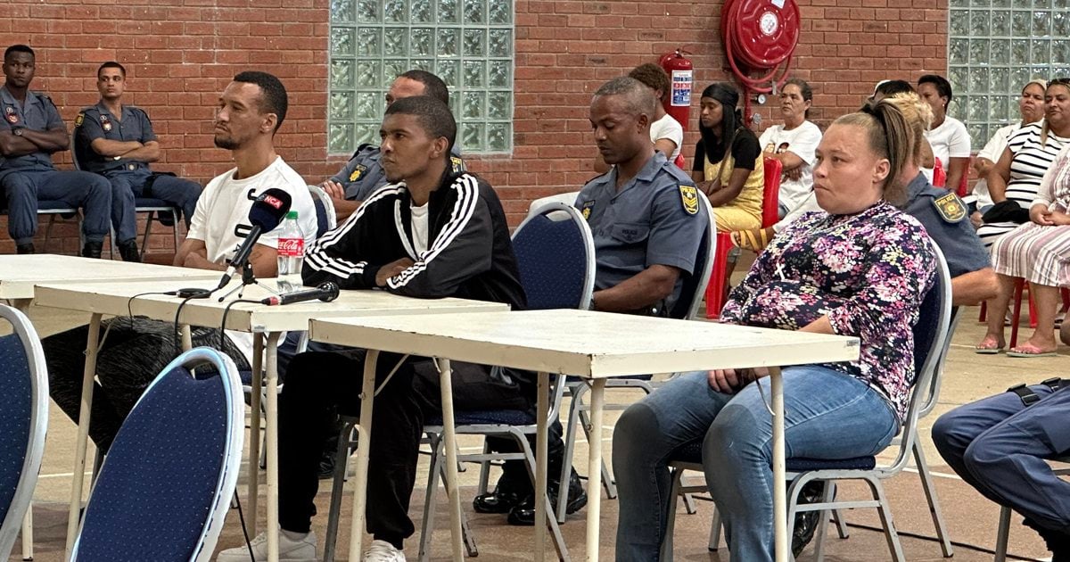 Le détective dit que le drap tasé de sang et la taie d'oreiller ont été récupérés d'une cabane