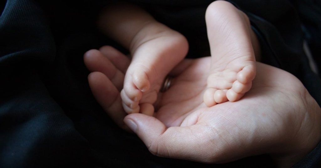 La femme qui a aidé à livrer bébé sur CT Train se souvient du moment «incroyable»