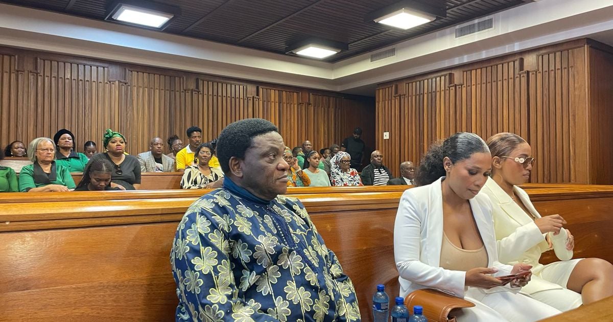 Le pasteur Timothy Omotoso a acquitté sur toutes les accusations de viol, la traite des êtres humains