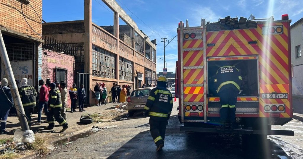 Jepestown Building Fire Feuilles de 12 cabanes en carton détruites