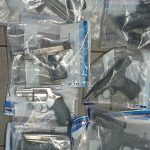 La police de la TDM récupére 7 armes à feu illégales, arrête 3 personnes au cimetière de Maitland