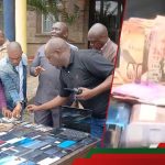 Nairobi: 6 arrêtés alors que la police récupéra 77 téléphones prétendument volés d'une valeur de KSH 3M