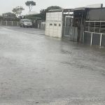 Alors que Storm Lashes Cape Town, les résidents ont demandé à faire un don à un refuge pour sans-abri