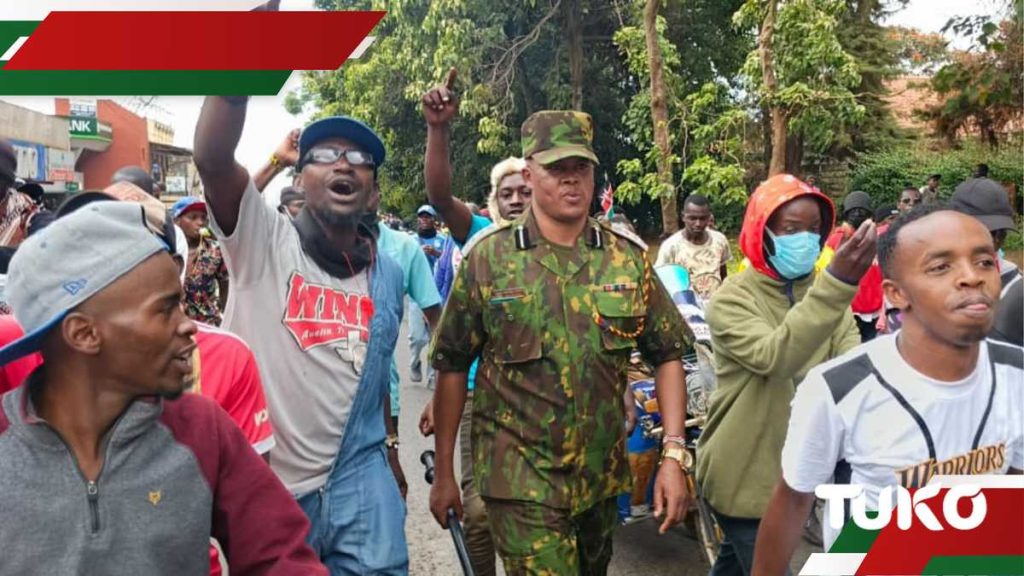 Ambrose Kyalo: Un officier de police supérieur escorte les jeunes qui protestent à Meru