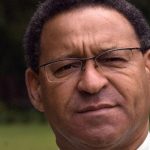 L'activiste anti-apartheid Allan Boesak exhorte les personnes en deuil à continuer l'œuvre, l'ancien garde du corps de Madiba, le premier flic Andre Lincoln a commencé