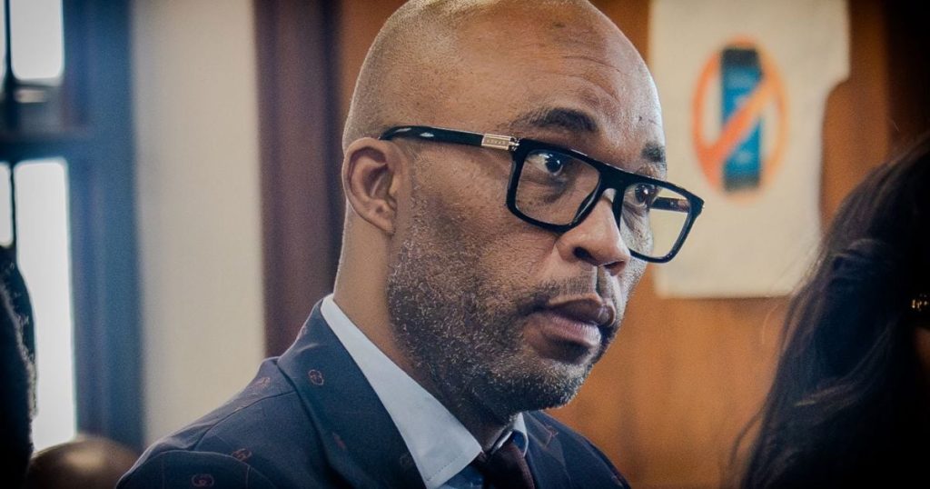 Deux semaines pour que l'État renonce à un dossier entier dans une tentative de meurtre contre Vusizi Matlala