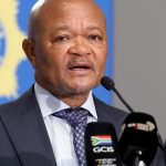 L'évêque Mosa Sono frappe aux dirigeants du pays, dit qu'ils «montrent en Afrique du Sud le majeur»