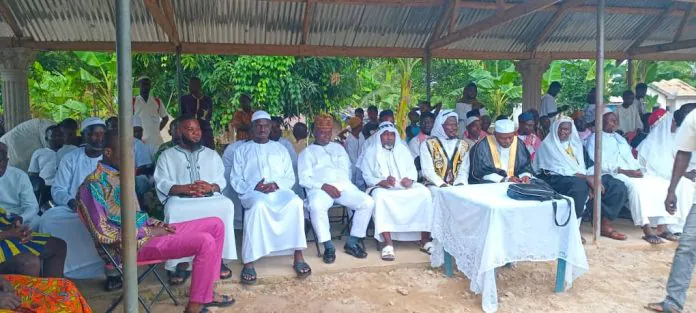 MP parraine trois musulmans pour visiter La Mecque