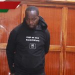 NAIROBI: L'homme en faux uniforme de police arrêté sur le vol de 999 000 KSH, en détention provisoire, alors que sonde s'élargit