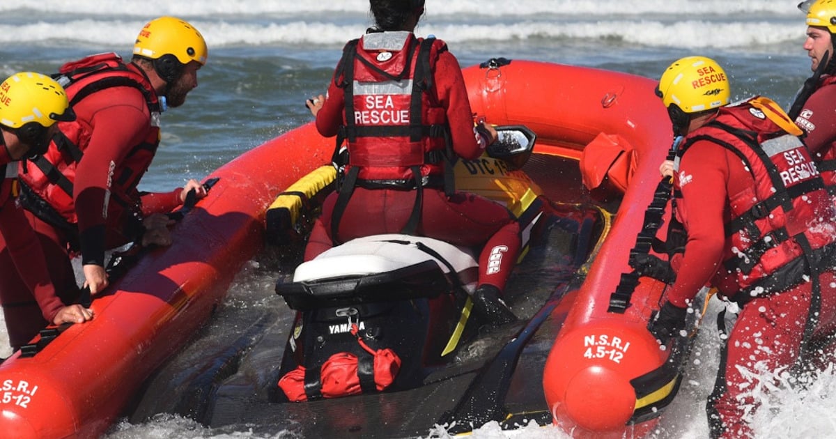 NSRI cherche un pêcheur manquant balayé des rochers dans la baie de Gordon