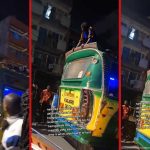 Nairobi: Barefoot Woman grimpe, effectue des actes bizarres au-dessus de Matatu en vidéo virale