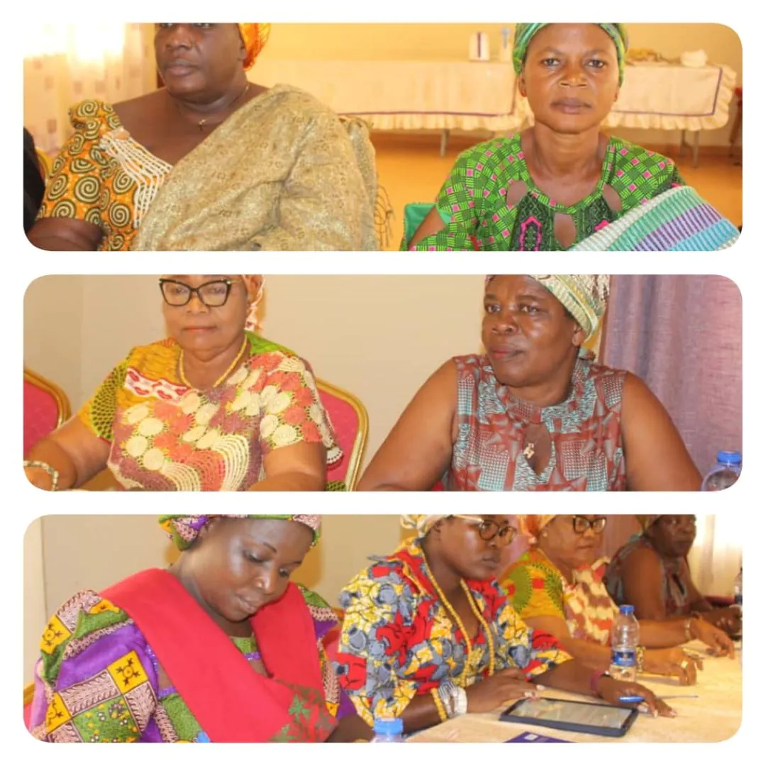 Plateaux de reine des dirigeants de la plateforme des mères Queen Ghana Plateaux de reine des dirigeants de la plateforme des mères Queen Ghana