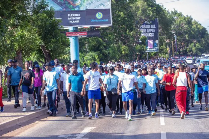 Omnibsic S th Quarterly Health Walk attire une participation record