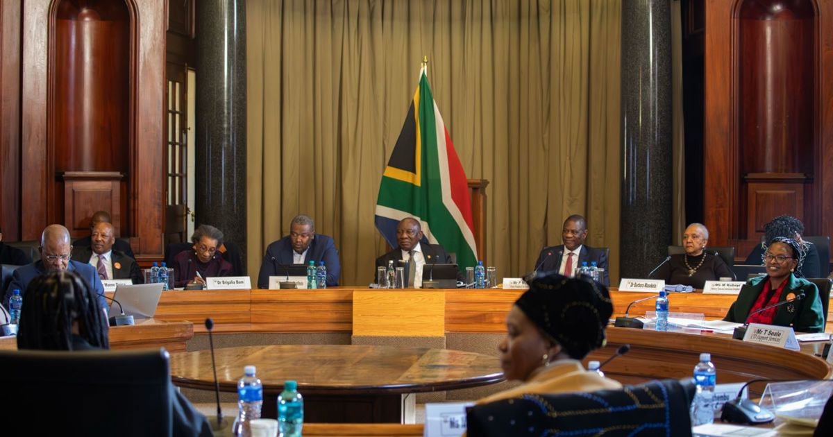Ramaphosa demande au dialogue national des personnes éminentes de groupes critiques dans son travail