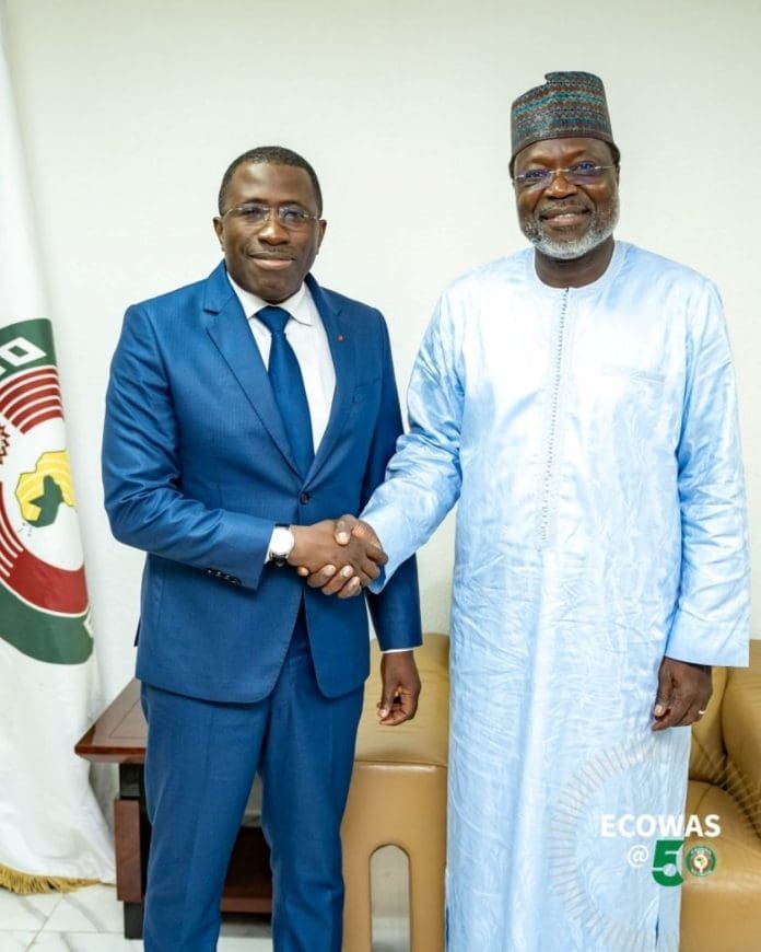 Professeur de GD Ouattara Wautabouna et le Président Dr Omar Aliu Touray