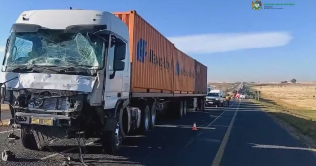 Quatre tués dans un accident entre un camion et un taxi sur le N3