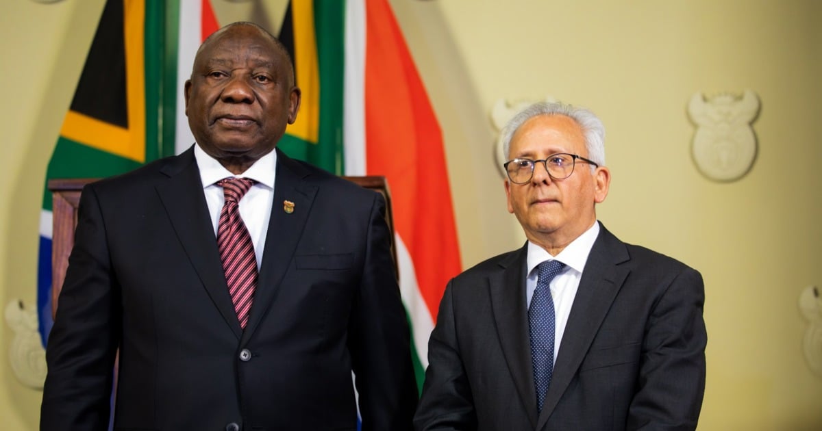 Ramaphosa ne cite aucun plan pour avoir 2 ministres de la police depuis longtemps
