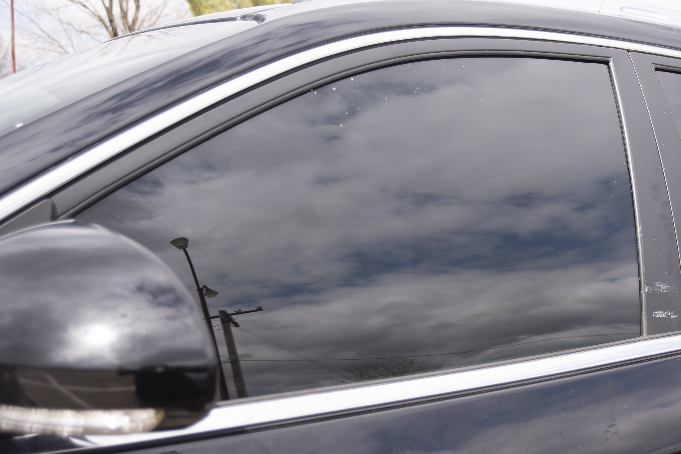 Govt announces ban on tinted vehicle windows – says move to curb crime