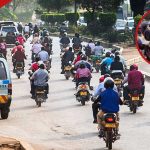 Kiambu: La vidéo montre que les habitants du mal à sauver le conducteur piégé à l'intérieur de la voiture après une collision avec du camion