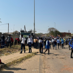 Les élèves protestent à l'école secondaire Tiyelelani à Soshanguve