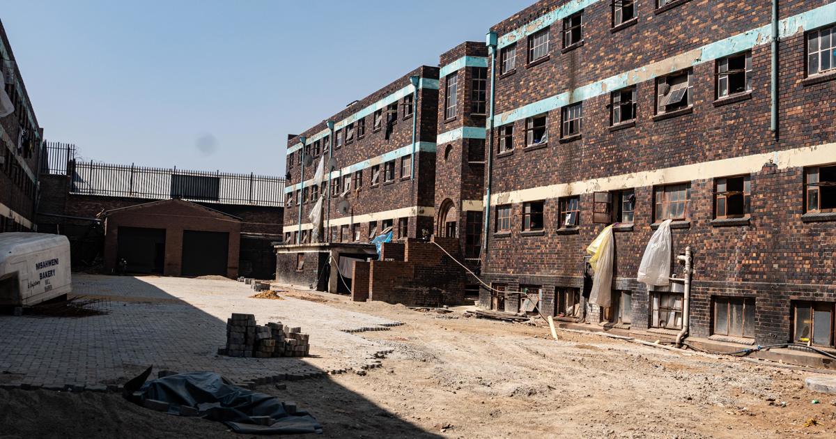 Les résidents de Gauteng Hostel se réjouissent des efforts de rénovation