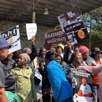 Des manifestants à l'extérieur d'Alex Court appellent sans caution pour une femme accusée de meurtre de petit ami