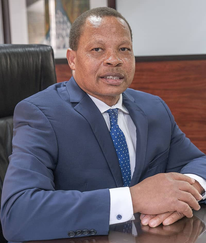 Madzingo scoops Excellence in Financial Services Award at UK-Zimbabwe Business Expo in Birmingham