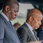 Mashatile exhorte le public à attendre les faits sur la mort de Mthethwa alors que les funérailles commencent