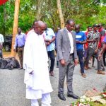 Raila Odinga : Le pasteur Ezekiel visite la tombe de l'ancien Premier ministre après son enterrement