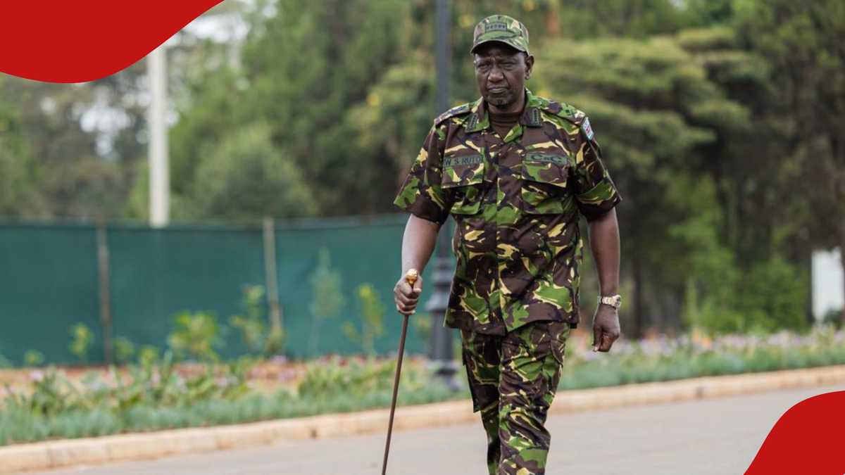 William Ruto revêt un uniforme militaire complet alors qu'il préside la journée de la KDF