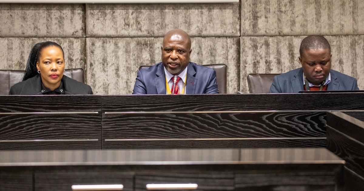 Cédéric Nkabinde sur la sellette lors de la reprise de la commission Parly chargée d'enquêter sur la corruption policière