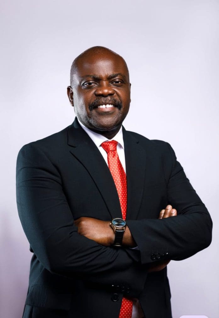 M. Raphael Ralph Mawuenyega Kojo Ayitey Directeur général des hôtels Coconut Grove