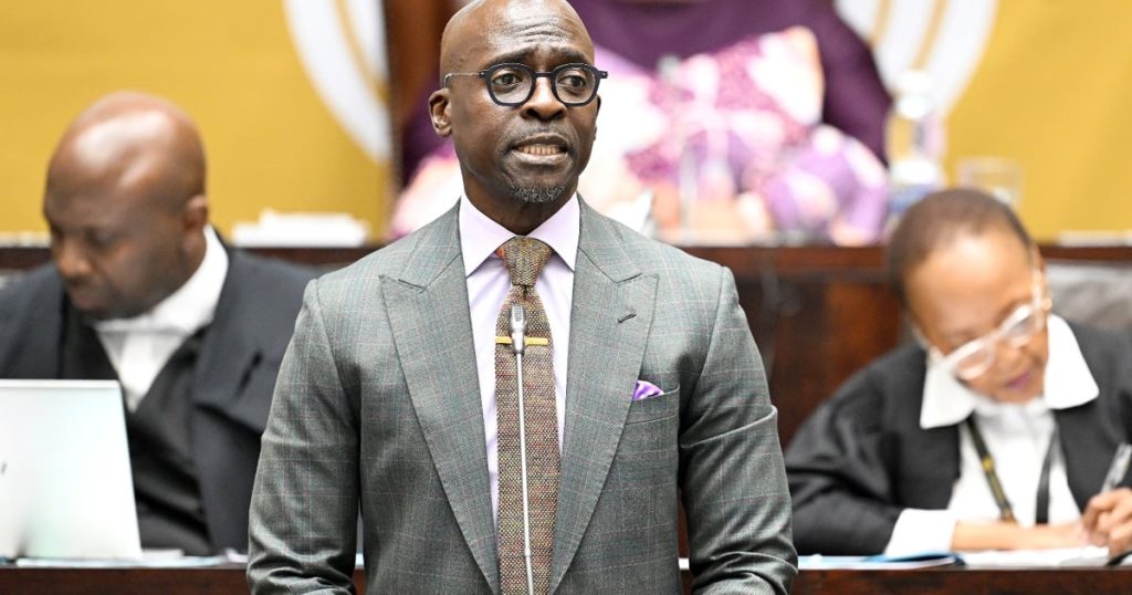 Malusi Gigaba de retour chez lui après sa rencontre avec l'IDAC