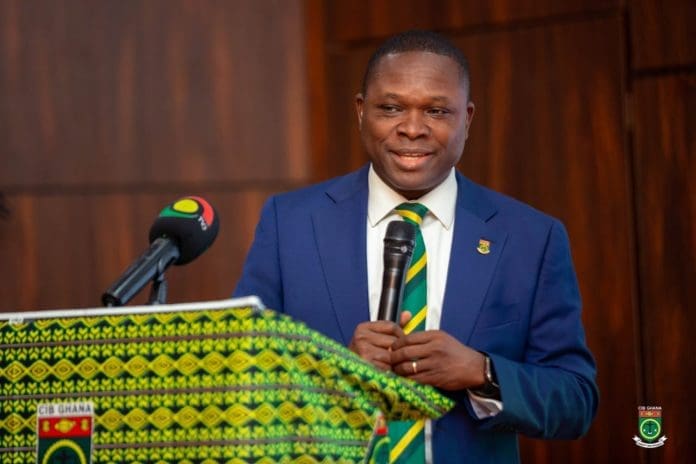 Le PDG de Cib Ghana, Robert Dzato, prononce une remarque lors de l'événement