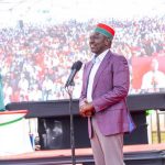 Ruto fait don de 2 millions de KSh pour aider la famille d'un fidèle à acheter un terrain pour enterrer un être cher coincé à la morgue