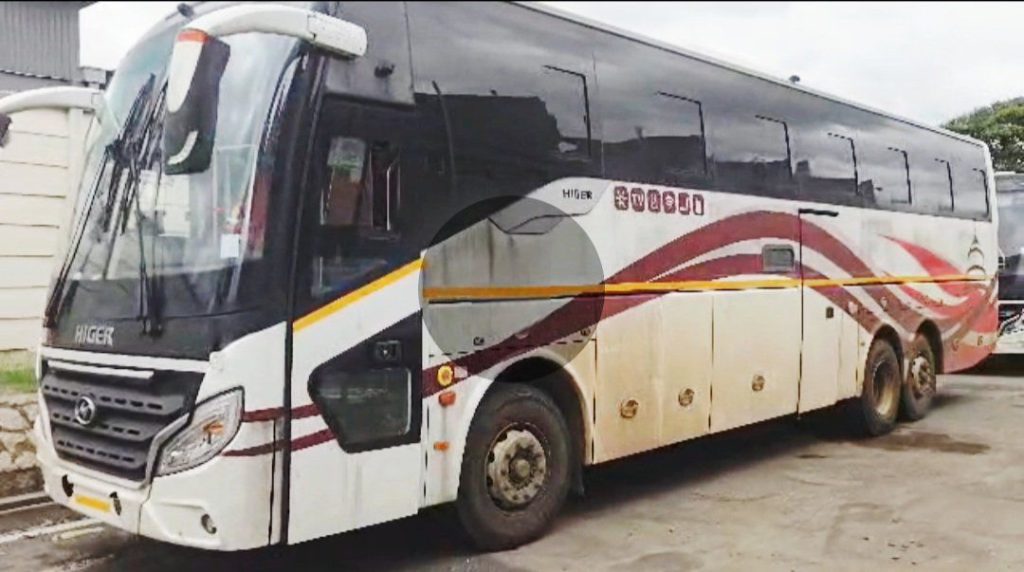 Chivayo fait don d'un nouveau bus au Highlanders FC en guise de félicitations pour la nomination de Benjani Mwaruwari comme entraîneur