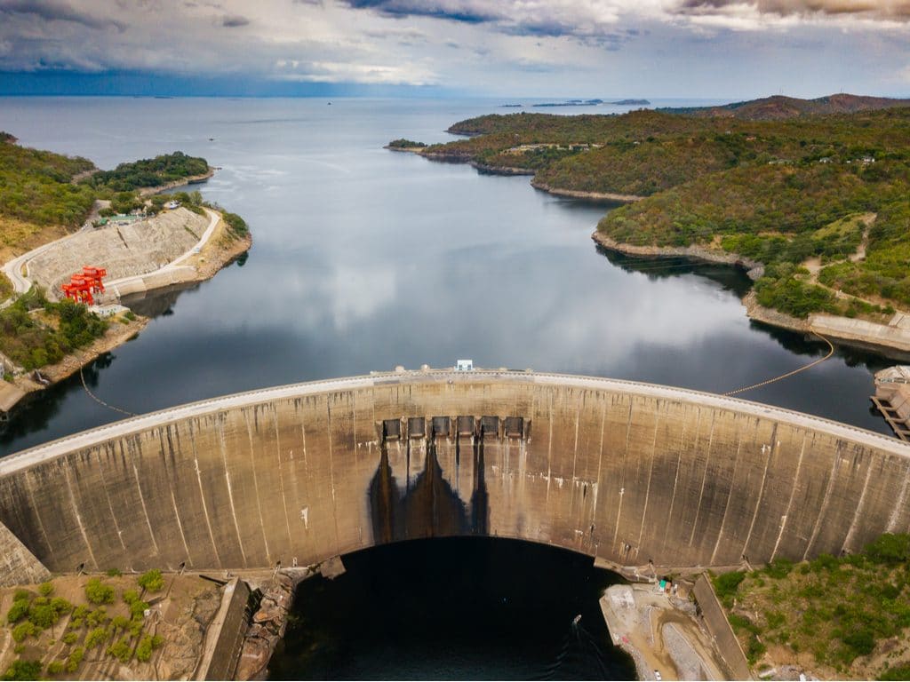 La Zambie et le Zimbabwe s'engagent à construire une centrale hydroélectrique de 4,2 milliards de dollars pour accroître l'approvisionnement en électricité