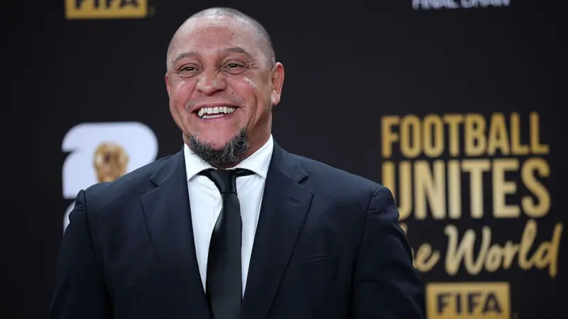 La légende du football brésilien Roberto Carlos se rétablit à l'hôpital après une opération